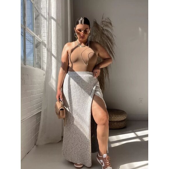 SKIMS Fits Everybody High Neck Bodysuit in Clay Size X-Large - Picture 2 of 6